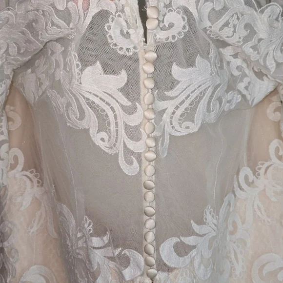 Galina Elegant Lace Off-Shoulder Wedding Dress Size 24W - Picture 9 of 13